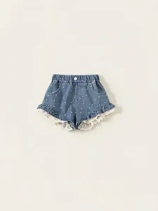 Mädchen-Jeans-Shorts mit weißen Punkten, Gummizug und feinen Details aus Spitzenbesatz