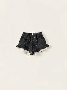 Mädchen Jeansshorts in Dunkelblau mit weißen Punkten und feiner Spitze am Beinsaum