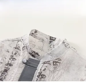 Gros plan du col de chemise pour garçons de style chinois avec col officier et bouton chinois