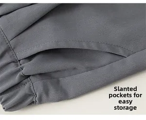 Détail de la poche latérale et du tissu résistant sur le short gris foncé pour garçon