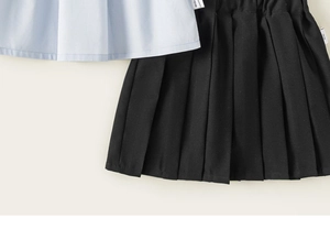 Détails des jupes plissées pour filles en tissu sergé bleu clair et noir