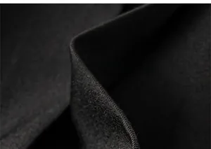 Vue macro montrant la texture douce et les détails du tricot en tissu de coton noir