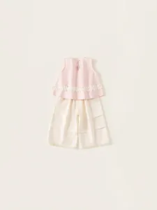 Ensemble fille avec haut sans manches rose à fleurs et pantalon large en dentelle