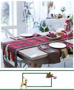 Détail du set de table de Noël à carreaux rouges avec broderie de renne