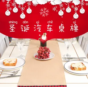 Chemin de table de Noël en lin avec bordures à carreaux rouges et noirs sur une table