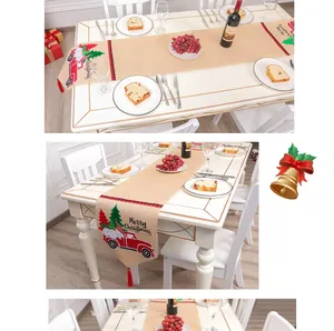 Détail du chemin de table de Noël en lin avec imprimé gnome, camion rouge et glands