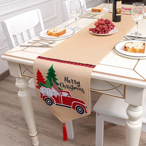 Chemin de Table de Noël Camion Rouge Gnome Sapin de Noël Motif Aspect Lin Décoration de Table Avec Glands Pour Fête