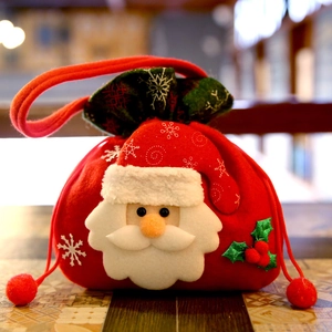 Sac cadeau de Noël avec Père Noël en feutre rouge avec broderie flocon de neige et pompon