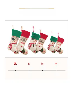 Drei Größen Weihnachtssocken aus Jute mit Weihnachtsmann, Schneemann und Stickerei-Motiv