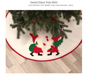 Détail du tapis de sapin de 108 cm avec des gnomes brodés et une bordure rouge