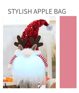 Detalle de gnomo navideño con barba LED y gorro rojo de lentejuelas con astas