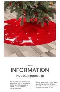 Dettaglio del tappeto per albero di Natale in maglia rossa con renne e fiocchi di neve
