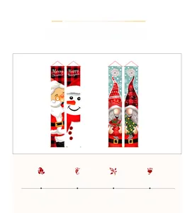 Dettaglio degli striscioni natalizi con gnomi e scritta Merry Christmas a quadri
