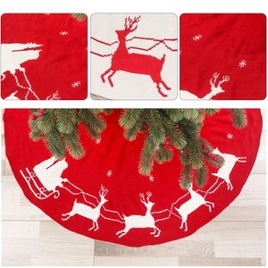 Gonna per albero di Natale rossa in maglia con motivi jacquard di renne e fiocchi di neve