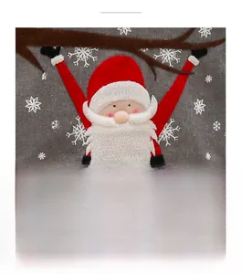 Dettaglio coprisedia natalizio con ricamo Babbo Natale in peluche e motivi di neve