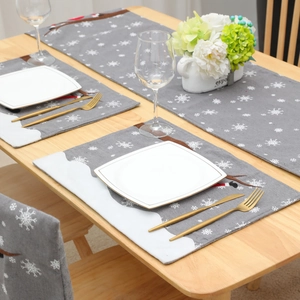 Weihnachts-Tischläufer-Set mit Stickerei, Platzsets und Stuhlhussen im Set