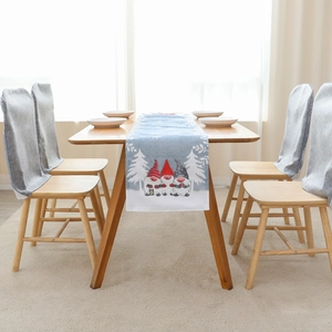 Chemin de table de Noël et housses de chaise avec motifs de nains et de rennes pour déco