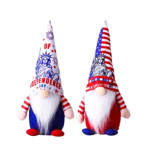 Set di gnomi di peluche patriottici per l'Indipendenza con bandiera e Statua della Libertà