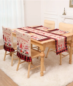 Chemin de table et housses de chaise de Noël avec motifs de nains et bords écossais