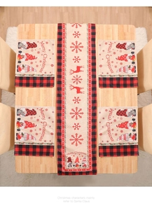 Chemin de table de Noël avec sets de table motifs renne Rudolph et flocons rouges