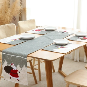 Chemin de table et sets de table de Noël avec broderie Père Noël et bonhomme de neige