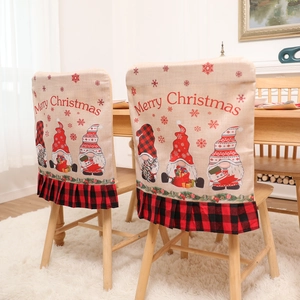 Housses de chaise de Noël avec gnomes et volant à carreaux Buffalo pour décor festif