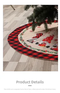 Détail du tapis de sapin de Noël en toile avec motifs nains et bordure à carreaux rouges