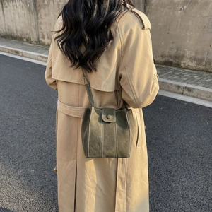 Green bucket bag in faux suede with white stitching and crossbody strap for women
