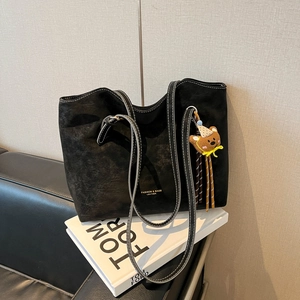 Women Large Capacity Tote Bag PU Leather Retro Contrast Stitching Shoulder Bag With Bear Charm Commuter Work Shopper Bag