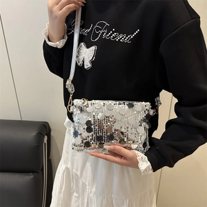 Sac à bandoulière chic à paillettes argentées avec chaîne réglable pour femme