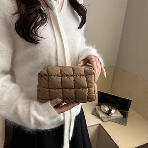 Chic brown quilted puffy handbag for women, minimalist stylish checkered clutch purse