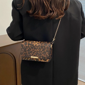 Petit sac bandoulière chic à imprimé léopard avec chaîne dorée pour femmes