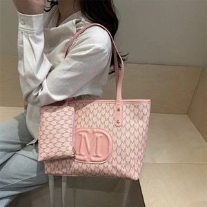 Set borsa tote rosa con motivo M e pochette coordinata per donna alla moda