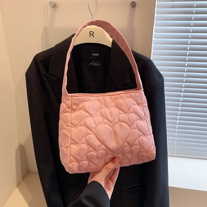 Borsa tote trapuntata rosa con motivo a cuore da donna con design soffice alla moda