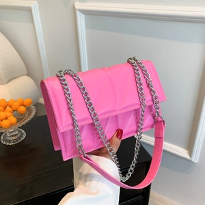 Women Trendy PU Leather Geometric Triangle Quilted Square Crossbody Bag With Silver Metal Chain Strap Retro Fashion Messenger Bag