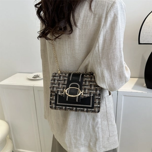 Summer tweed shoulder bag with golden chain and metal buckle for chic women fashion