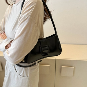 Sac baguette noir minimaliste avec boucle carrée et style rétro français pour femmes
