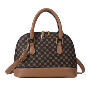 Borsa a mano Boston classica marrone con motivo monogramma e dettagli in oro lucido