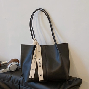 Sac Fourre-tout en Cuir PU de Grande Capacité pour Femmes Sac à Bandoulière de Mode Simple avec Foulard en Soie Décoratif