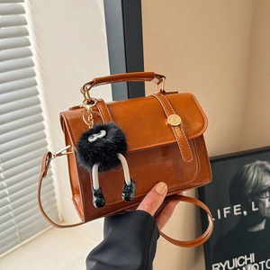 Borsa a Tracolla Quadrata in Pelle PU Vintage da Donna Piccola Borsa a Mano Retro Con Ciondolo Mostro di Peluche Borsa alla Moda
