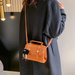 Borsa a tracolla alla moda in pelle PU marrone con manico e fibbie dorate