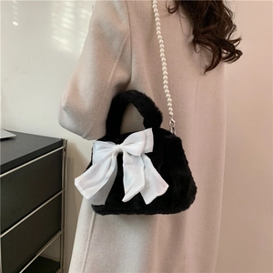 Sac à main mignon en peluche noire pour femme avec nœud blanc et bandoulière perle