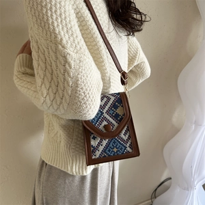 Sac bandoulière rétro tissé à motifs géométriques avec bordure en similicuir brun