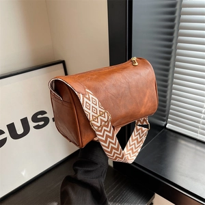 Sac à Épaule Mode Femme Rétro en Cuir PU Sac Oreiller Sac Bandoulière Avec Large Sangle Géométrique Sac Boston Décontracté