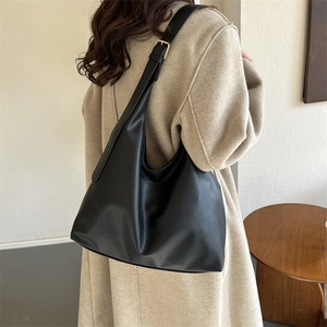 Classic black lychee pattern leather tote bag with gold buckle for winter fashion