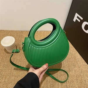 Sac à Épaule Demi-Lune Plissé Rétro pour Femmes en Cuir PU Bandoulière Nervurée Verticale Poignée Circulaire Mode