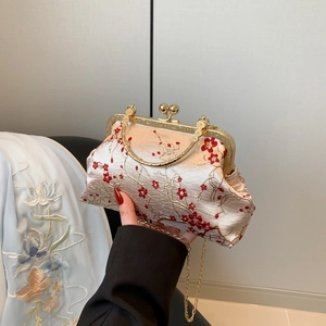 Nouveau Sac Coquille Vintage Broderie Chinoise Fleurs de Prunier Sac à Main en Satin Avec Poignée en Métal Doré et Chaîne Sac à Bandoulière pour Femme Fête Banquet