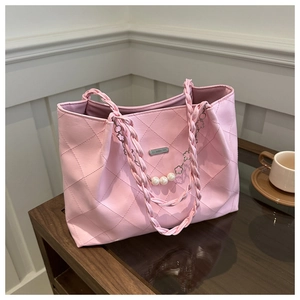 Detailed close-up of pink quilted PU leather tote bag with elegant pearl and flower chain