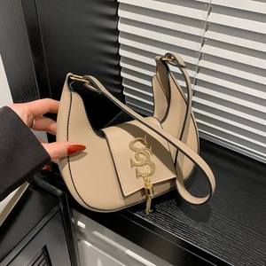 Women PU Leather Crescent Hobo Shoulder Bag With Metal Tassel Logo Minimalist Fashion Underarm Bag Chic Daily Commute Purse