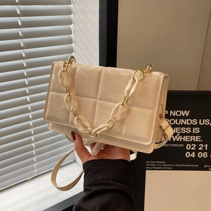 Sac à Bandoulière Matelassé en PU pour Femmes Avec Chaîne en Résine Sac Carré Mode Sac à Main Couleur Unie Accessoire Quotidien